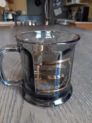 USA NASA SPACE SHUTTLE GLASS MUG KENNEDY SPACE CENTER 22 K Gold Detail VGC