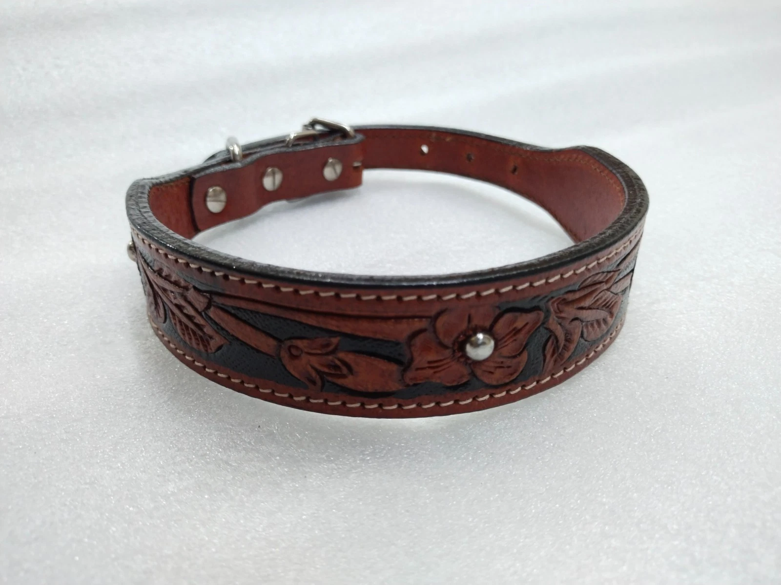 Western Styled Leather Dog Collar Flower Hand Tooled Stud Design Pet Collar.
Opens in a new window o