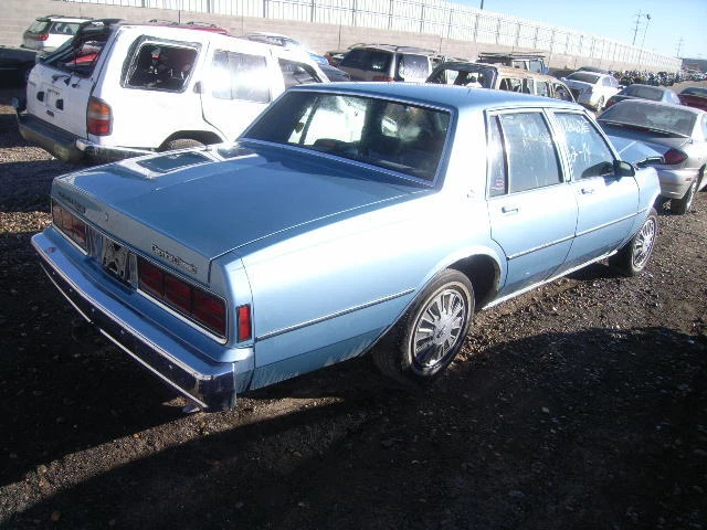 Pinça de freio a disco dianteira direita usada serve: 1988 Chevrolet Caprice equipamento dianteiro dianteiro - Imagem 4 de 4