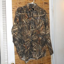 Redhead Camo Button-Down Long Sleeve Shirt Embroidered: "Bass Pro Shops" Size: M