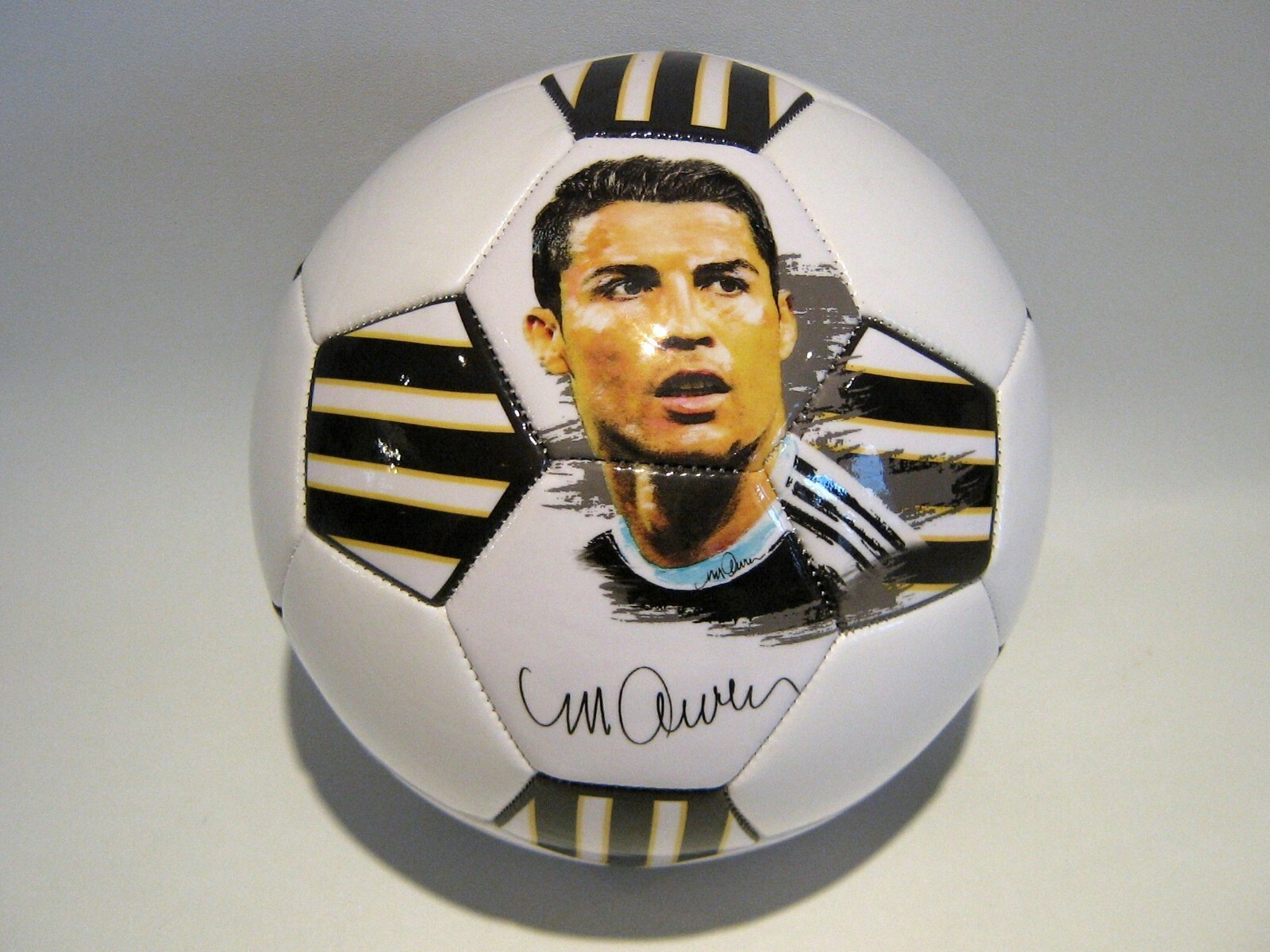 Comprar Cristiano Ronaldo Soccer Ball Official Size an en USA desde  Uruguay | TiendaMia