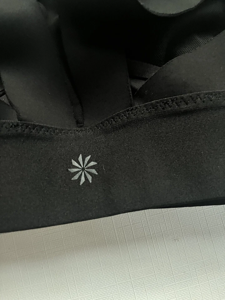 Sujetador deportivo de malla reversible Athleta Eclipse para mujer negro talla pequeña Foto 3 de 4
