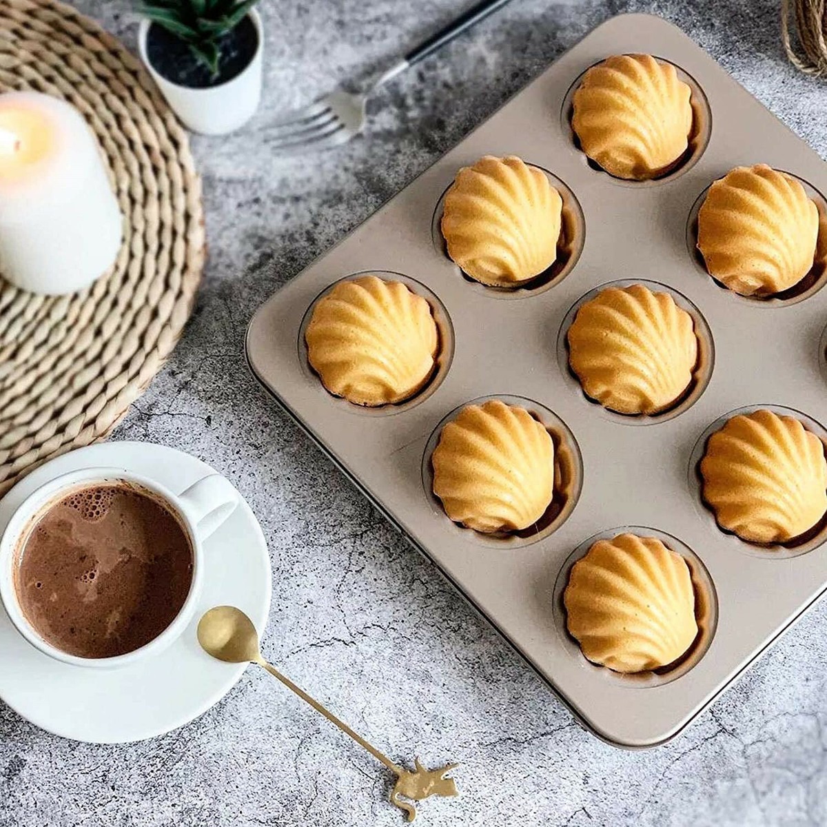 Ihanini Madeleine Pan 9-Cavity Cake Pan Non-Stick Bakeware Mold