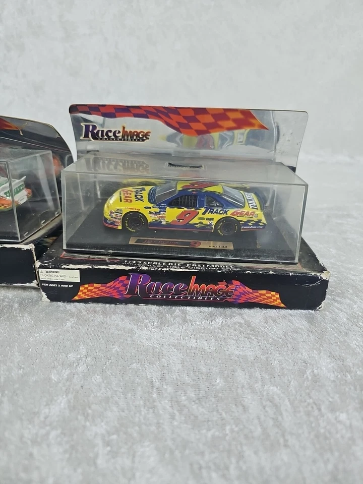 Race Image Dimension 4 NASCAR Todd Bodine Tabasco Die Cast Car 1:43 - Image 4 of 4