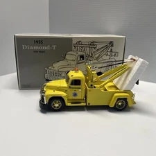 First Gear 19-1903 1955 Diamond T Tow Truck N Y State Thruway 1:34 Scale
