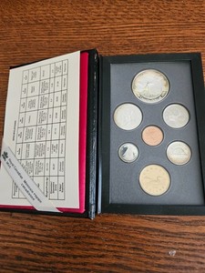 Royal Canadian Mint 1996 7-Coin Proof Set  Sterling Silver McIntosh Apple Dollar
