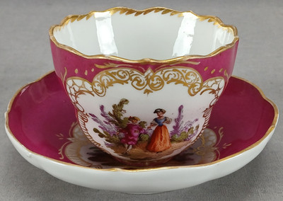 最終お値下げ　Meissen　2001年 イヤープレー　「郵便船ソルヴェイ」 Meissen Hand Painted Watteau Scene Cranberry & Gold Tea Cup