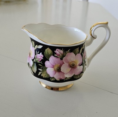 Royal Albert Milchkännchen Provincial Flowers Alberta Rose , Bone China England