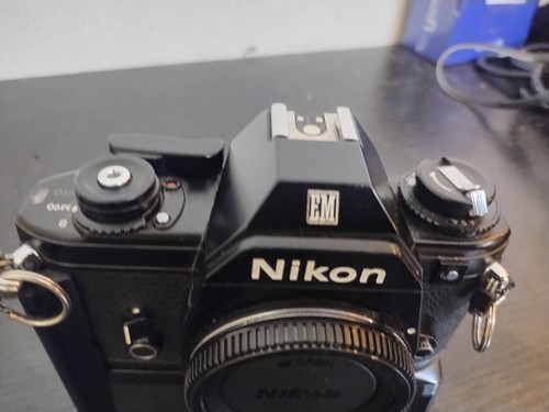 VTG Nikon EM 35mm SLR Film Camera Body w/ MD-E Moter Drive - Picture 3 of 5