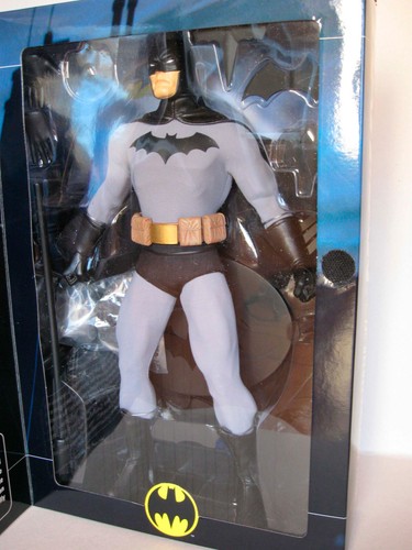 DC DIRECT 13" BATMAN - MINT IN BOX! - Foto 4 di 5