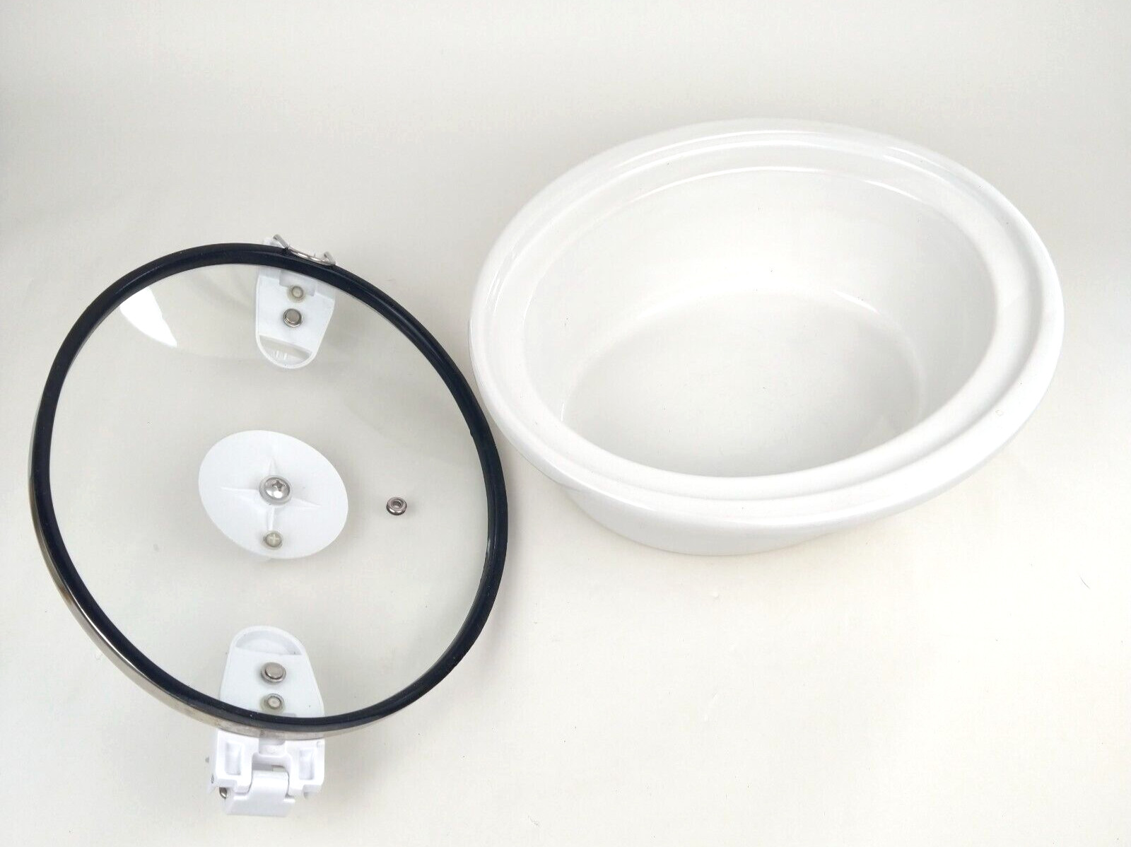 Travel Crockpot Mini Casserole 2.5 Qt. Slow Cooker with Locking Lid Oval Potluck