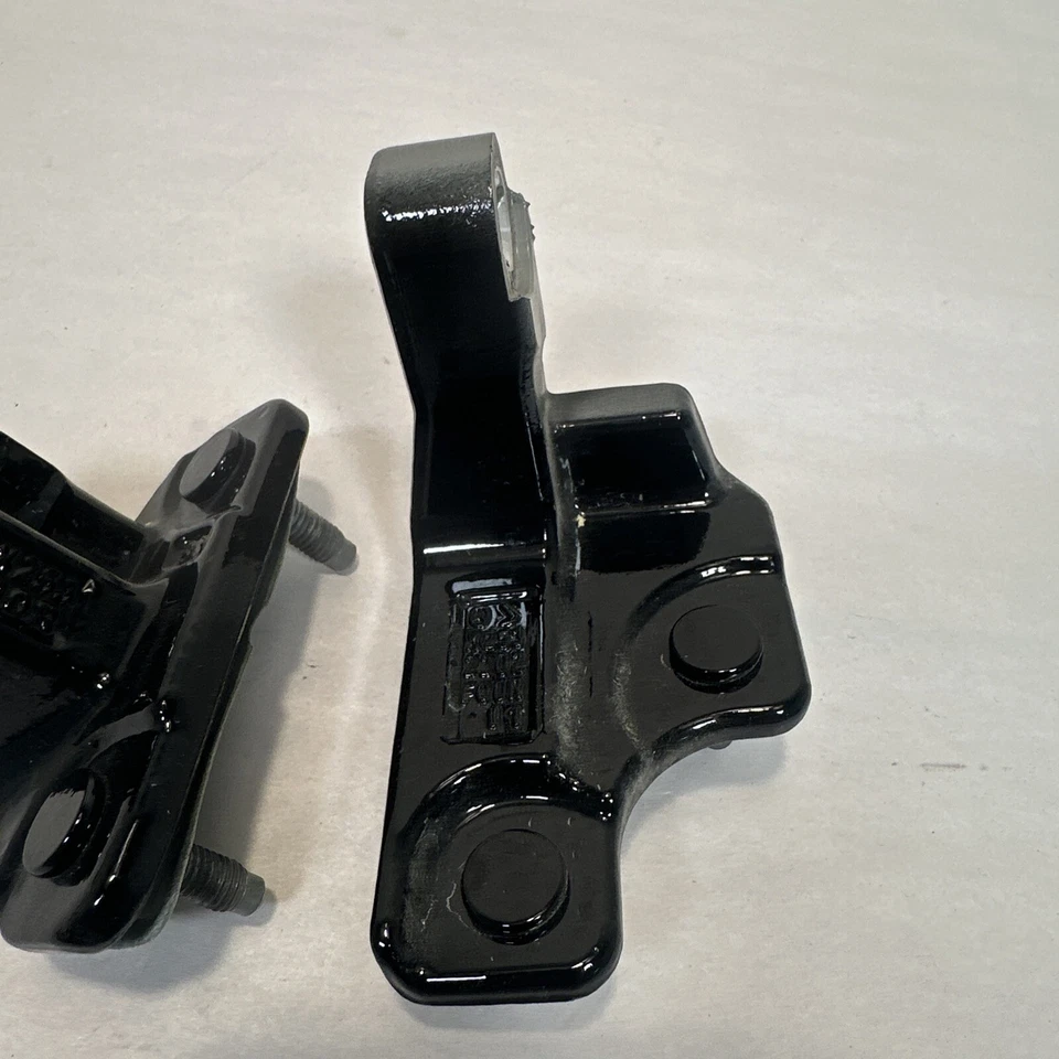 Mercedes-Benz GLC 43 AMG 2023 bisagra puerta trasera derecha OEM Foto 2 de 4