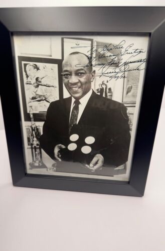 Foto B&W autografata Jesse Owens 8""x 10"" firmata 11/29/1972 cornice nera - Foto 2 di 11