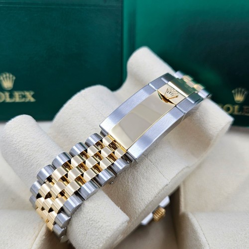 Unworn 2025 Rolex GMT-Master II 40mm Two-Tone Ref# 126713GRNR-0001 Watch - Picture 9 of 15