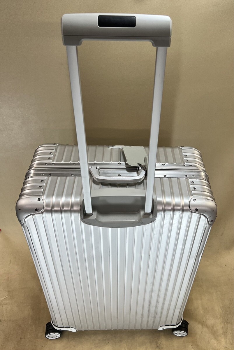 Rimowa Topas Aluminum Multiwheel 32 - Silver / 32