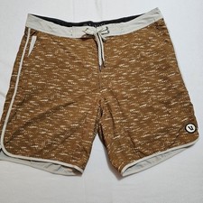 Vuori Cruise Board Short Mens Size 34 Carmel Slub Abstract 4-Way Stretch Gym