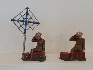 BARCLAY MANOIL SOLDIERS B147 RADIO OPERATORS ANTENNA TOY DIMESTORE MILITARY 