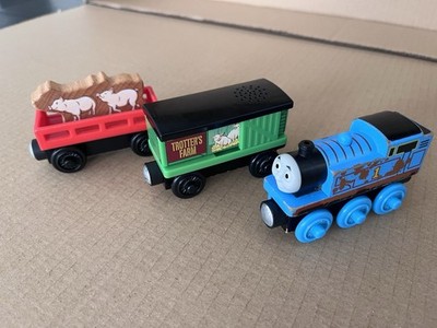 Thomas Friends Wooden Railway Train THOMAS' PIG PICK UP SET 2012