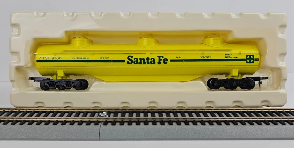 Rare HO Playart/Life-Like 8893 Santa Fe 3 Dome Tank Car NOS New - Image 4 of 4