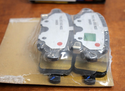 NAPA ADO AD-9085  CERAMIC DISC BRAKE PADS Adaptive one brake pads 4 Pads