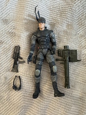 Solid Snake, Meryl, Liquid, Vulcan Raven Metal Gear Solid 1999