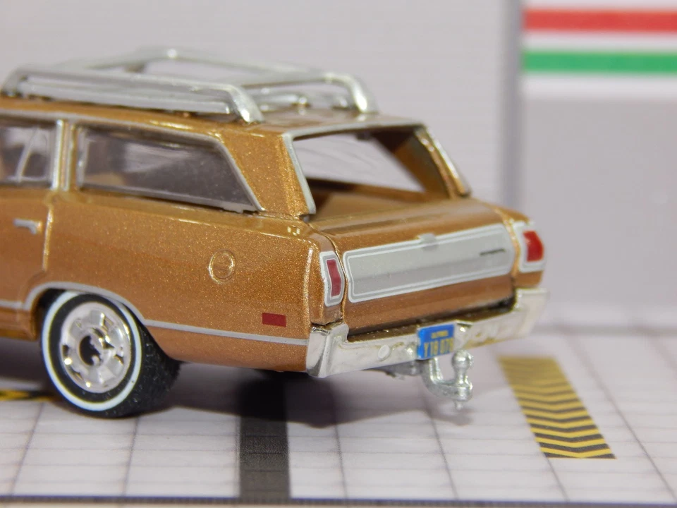 Plymouth Satellite Station Beach Wagon 1968 dorado WW RR 1/64 diorama réplica como nuevo Foto 4 de 4