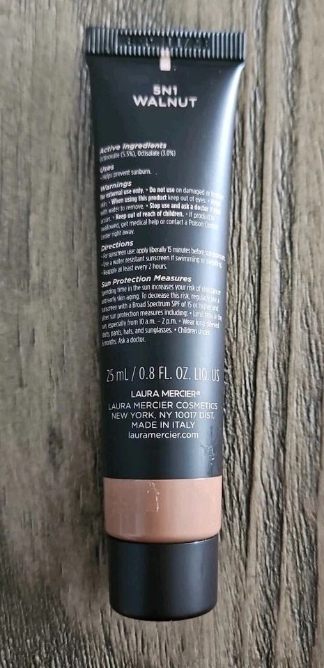 2X Crema hidratante tintada Laura Mercier SIN ACEITE SPF20 en 5N1 nogal 25 ML SELLADA Foto 3 de 4