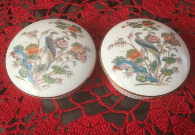 WEDGEWOOD ''KUTANI CRANE'' 2 RUNDE BONE CHINA SCHMUCKKÄSTCHEN MIT DECKEL DM 9,5cm