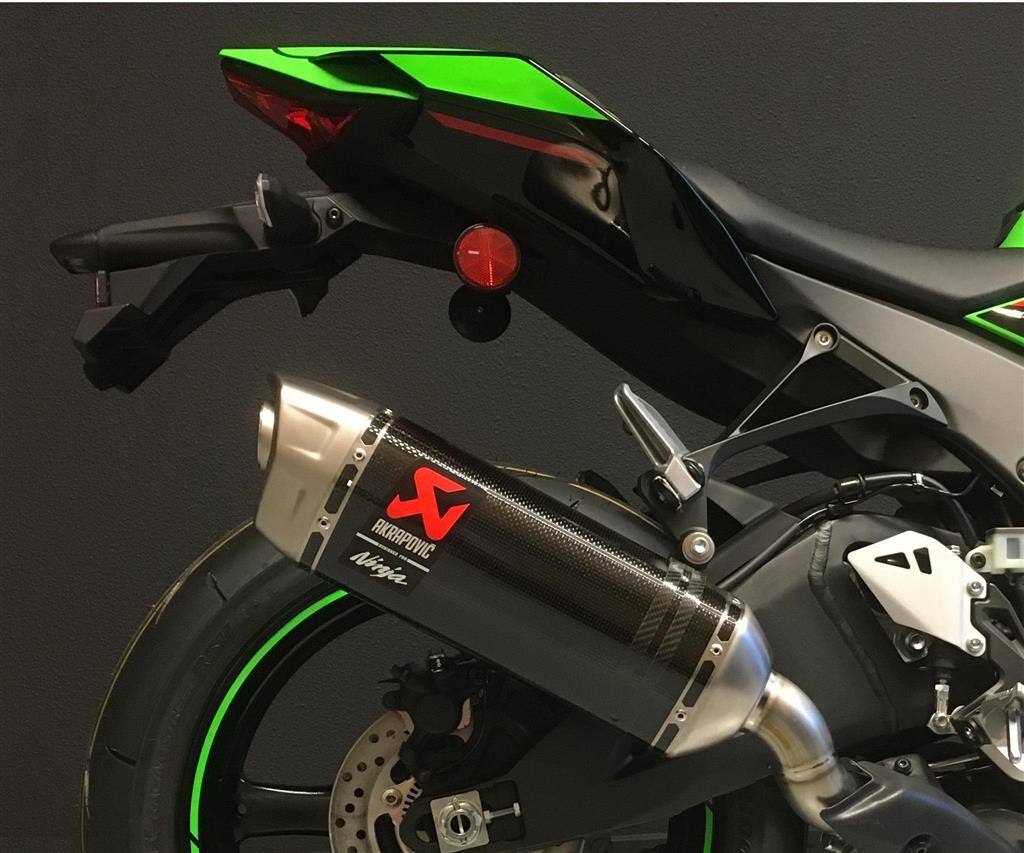 Kawasaki Ninja ZX-10R ZX10R 2021-2025 Akrapovic Exhaust Slip Kawasaki Ninja ZX-10R ZX10R 2021-2025 Akrapovic Exhaust Slip