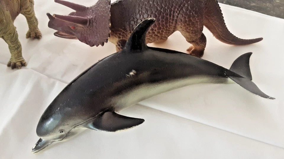 7 x various durable plastic dinosaurs toys - image 4 of 4