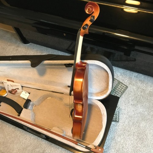 Gorgeous Solid Wood 4/4 Full Size Violin with Spruce Top & Maple Back and Sides - Picture 8 of 13