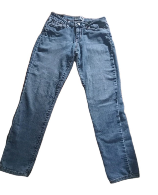 Signature Levi’s Denim Stretchy Jeans Women’s Sz 8 Med Midrise Skinny Boot Cut  