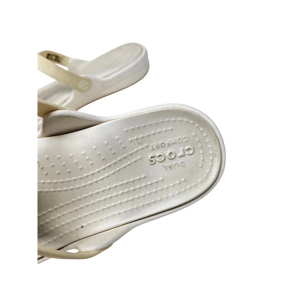 Sandalia Tanga Crocs 9 Sanrah Blanca Plateada Confort Informal Costera Foto 2 de 4