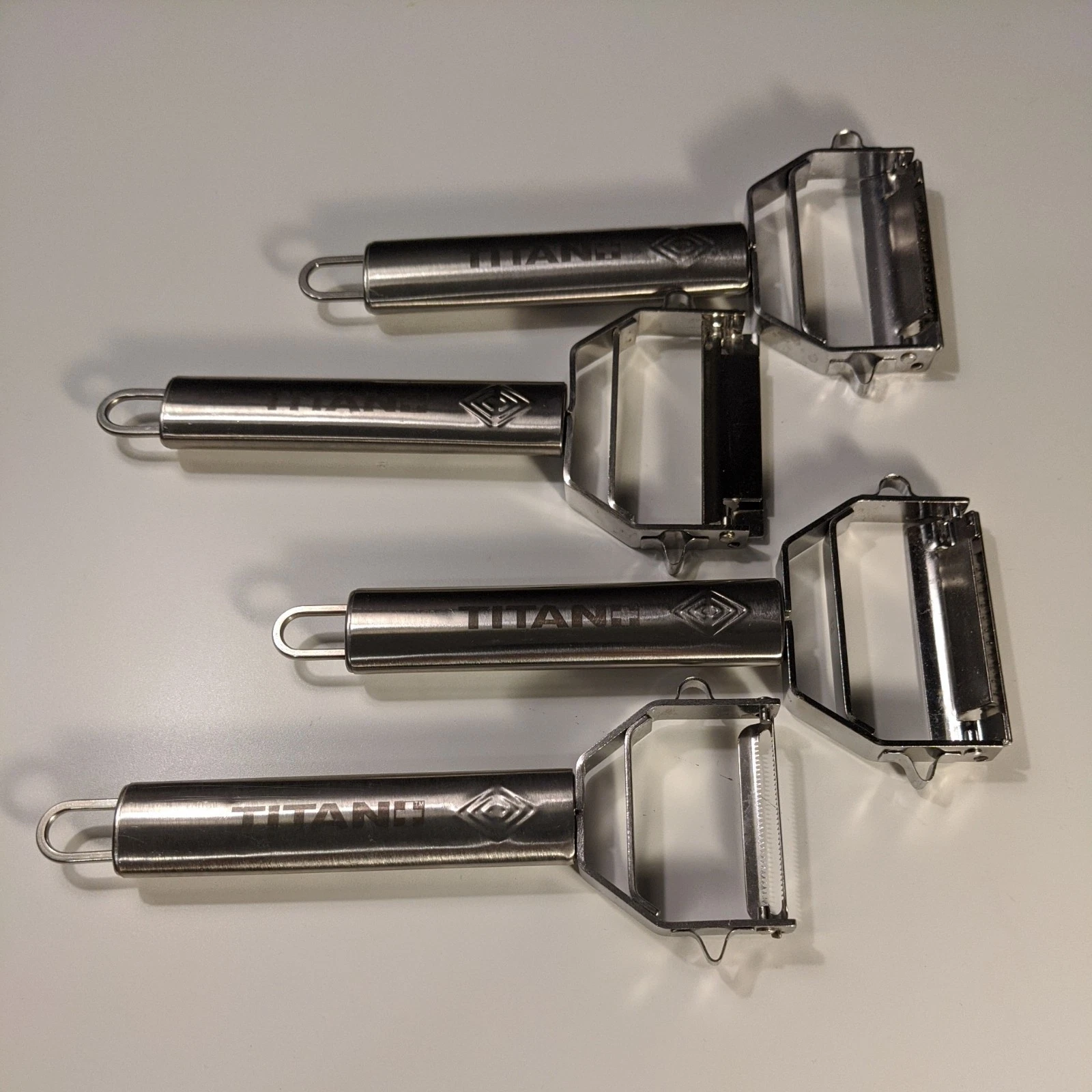 Titan Peeler Slicer & Peeler Garnishing lot of 4 As Seen On TV
Opens in a new window or tab