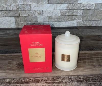 BRAND NEW GLASSHOUSE WHITE CHRISTMAS CEDAR LEAF & FRUITY CLOVE SOY CANDLE 13.4