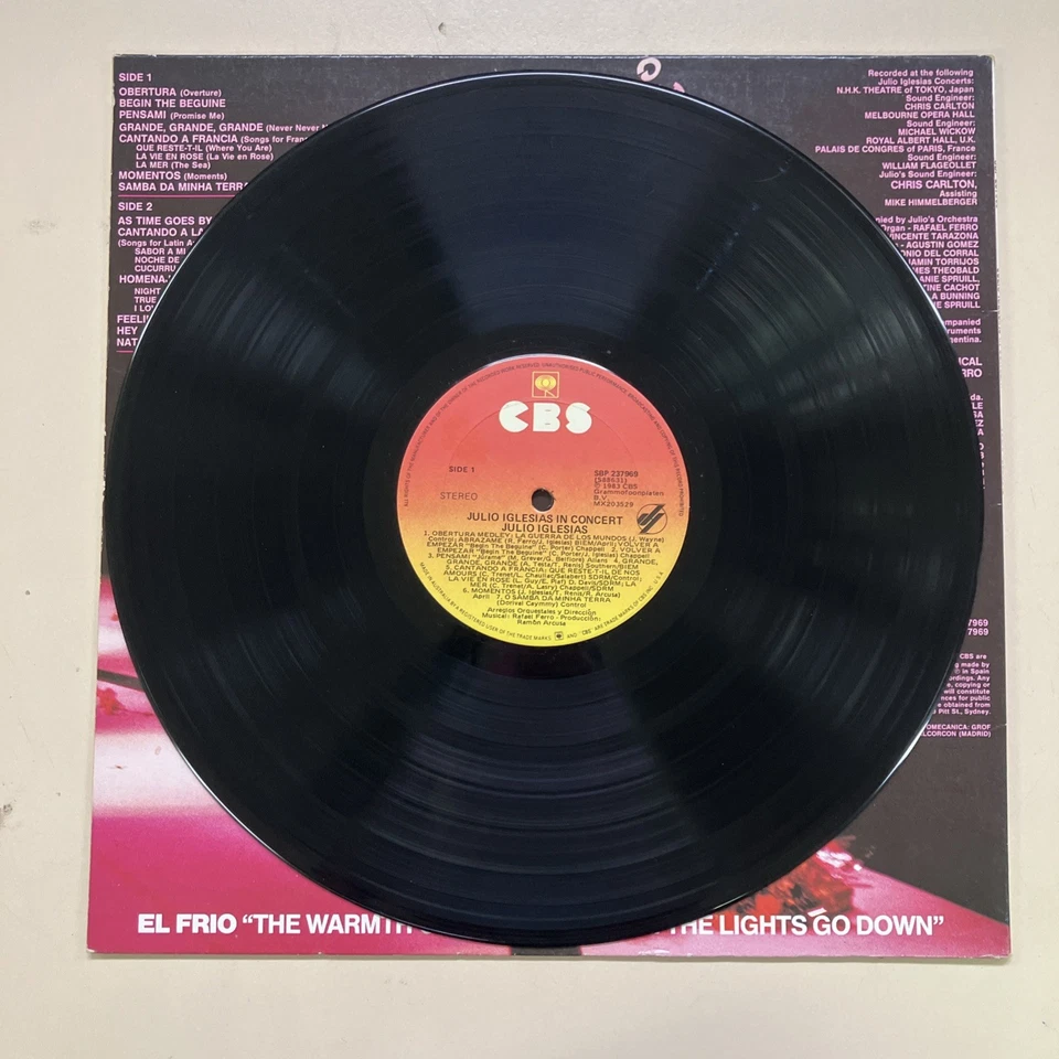 Julio Iglesias - In Concert vinyl record LP album - Image 4 of 4