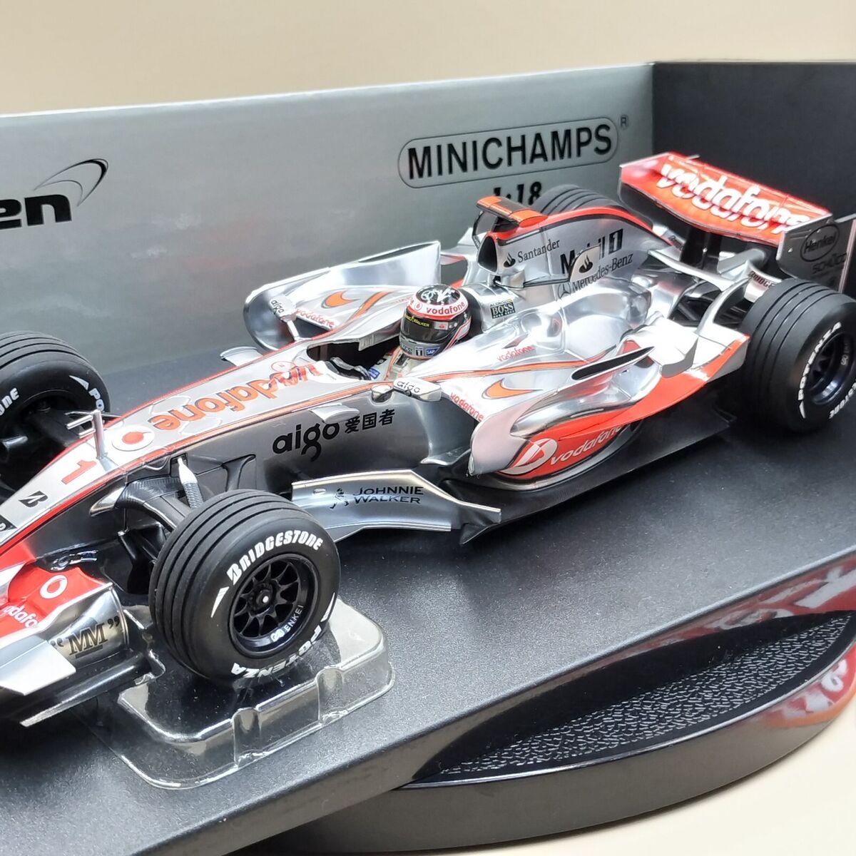 MINICHAMPS 1/18 Vodafone McLaren Mercedes MP4-22 Alonso Show MINICHAMPS 1/18 Vodafone McLaren Mercedes MP4-22 Alonso Show