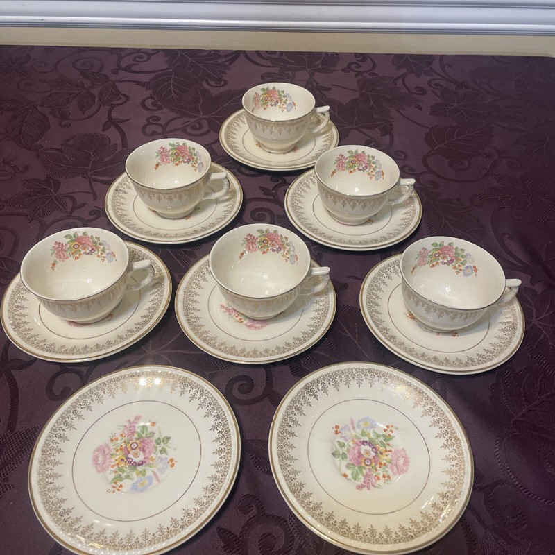 VINTAGE TAYLOR SMITH TAYLOR  5393 Floral Cups & Saucers - 6 Cups/8 Saucers