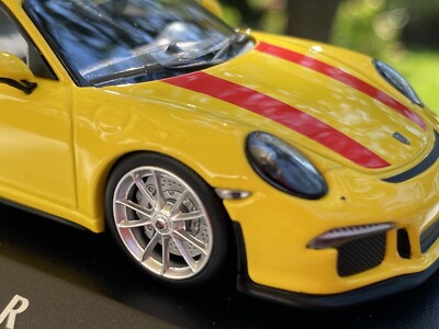 1:43 Maxichamps/Minichamps Porsche 911 R 991  by Raceface-Modelcars