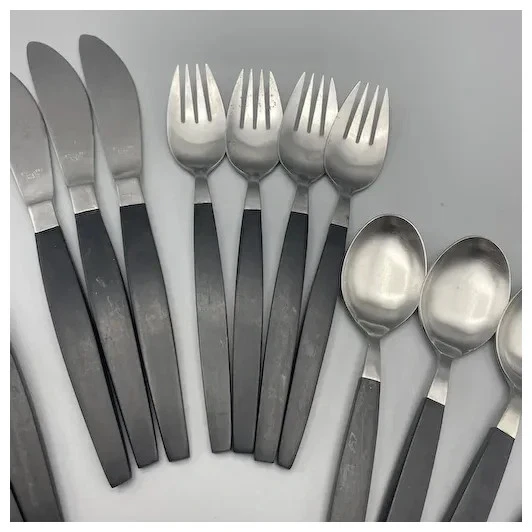 Lote de talheres modernos de aço inoxidável Japão meados do século alças de plástico preto 18 peças - Imagem 4 de 4