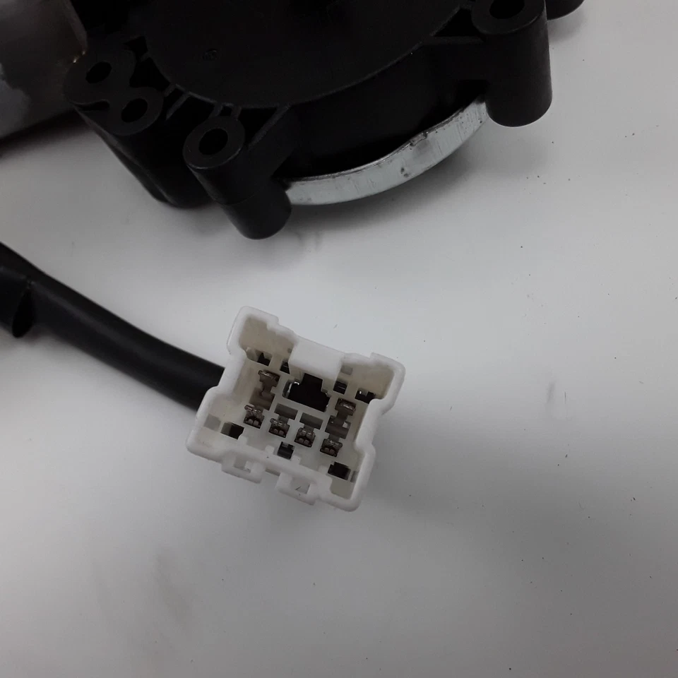 Motor ventana eléctrica delantera izquierda Cardone 82-1382 compatible con Nissan Máxima 2004 2005-2008 Foto 4 de 4