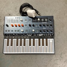 ARTURIA MICROFREAK Hybrid Keyboard Synthesize...