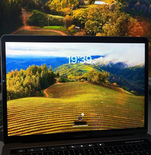 Apple Macbook Pro 13-Inch (2018) Touch Bar 256GB 8GB RAM - i5 Core - Space Gray - Afbeelding 2 van 9