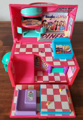 Vintage 1995 Pound Puppies Kibble Korner Hideaway Diner Playset with 3 Pets