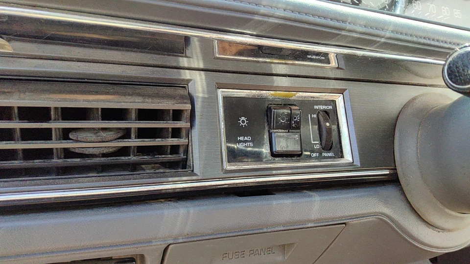 1990-1993 Olds 88 interruptor de faros perilla de control botones tablero OEM 1972717 Foto 2 de 4