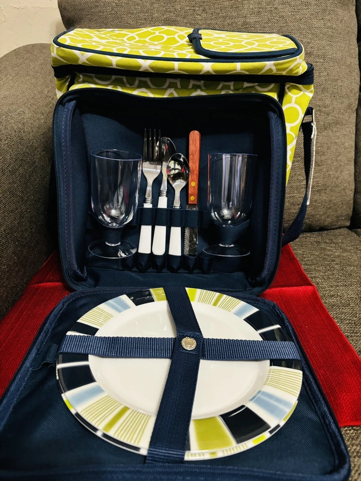 Cesta/refrigerador de picnic aislado original de picnic en Ascot con servicio para 2 Foto 2 de 2