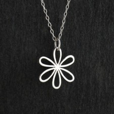 Daisy Flower Charm Pendant Women's Fashion Chain Necklace In 925 Sterling Silver
