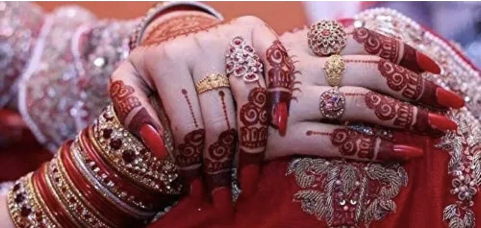 Cono Mehndi rojo instantáneo de henna Amina para mujer paquete de 12 Foto 3 de 3