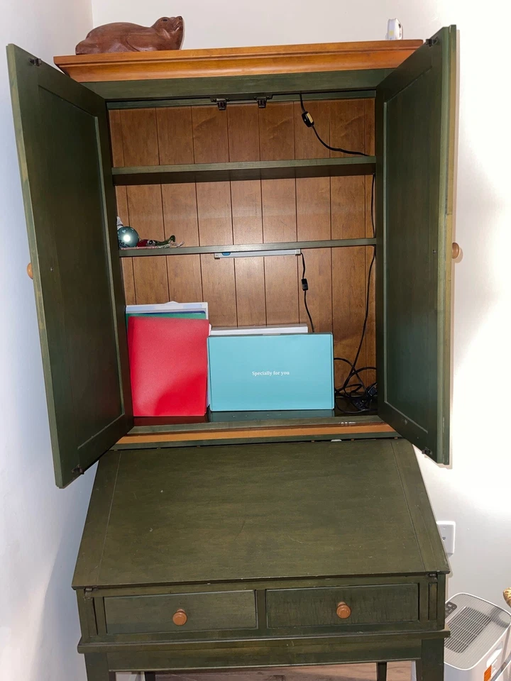 Escritorio Ethan Allen Country Colors Secretaria estilo coctelera gabinete de dos puertas Foto 4 de 4