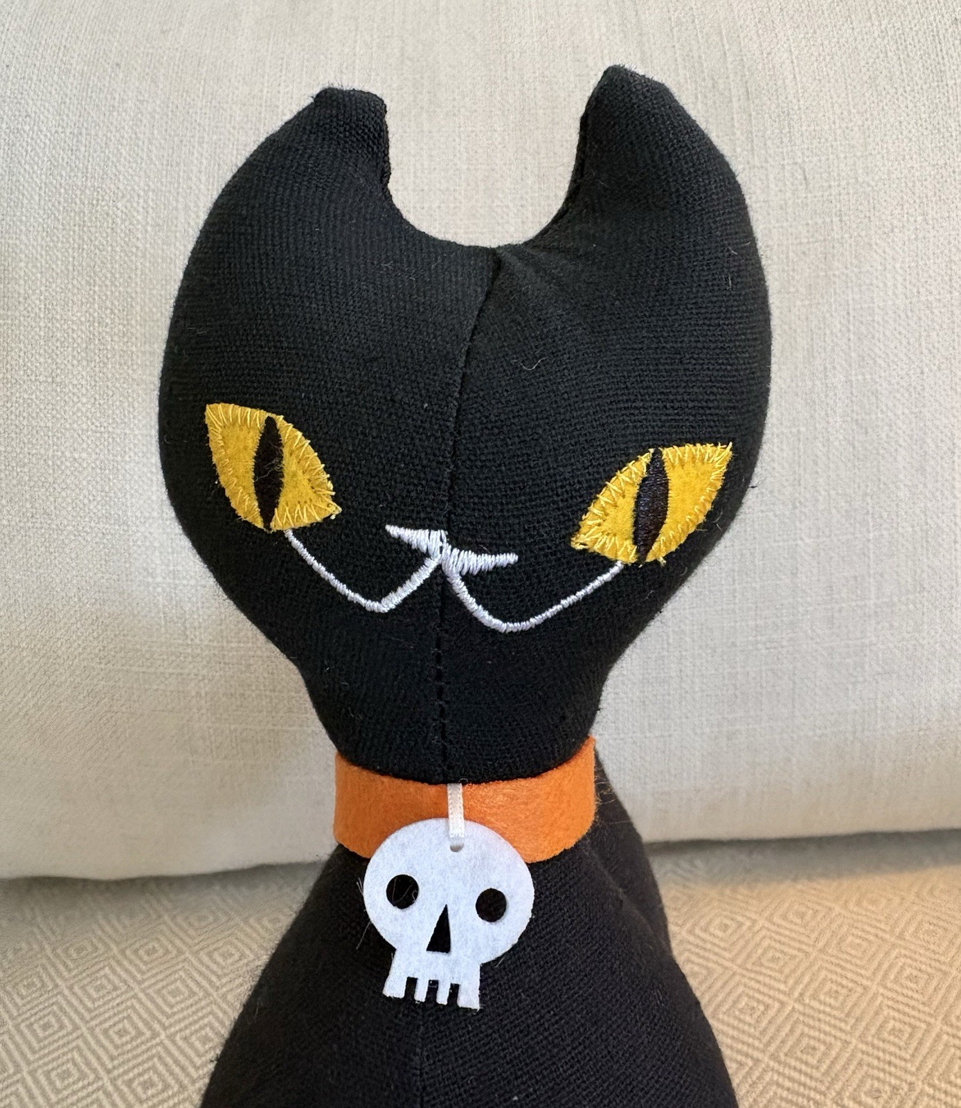 2022 Hyde & Eek Halloween Black Cat Yellow Eyes Skull Collar Wired Leg Plush 11”